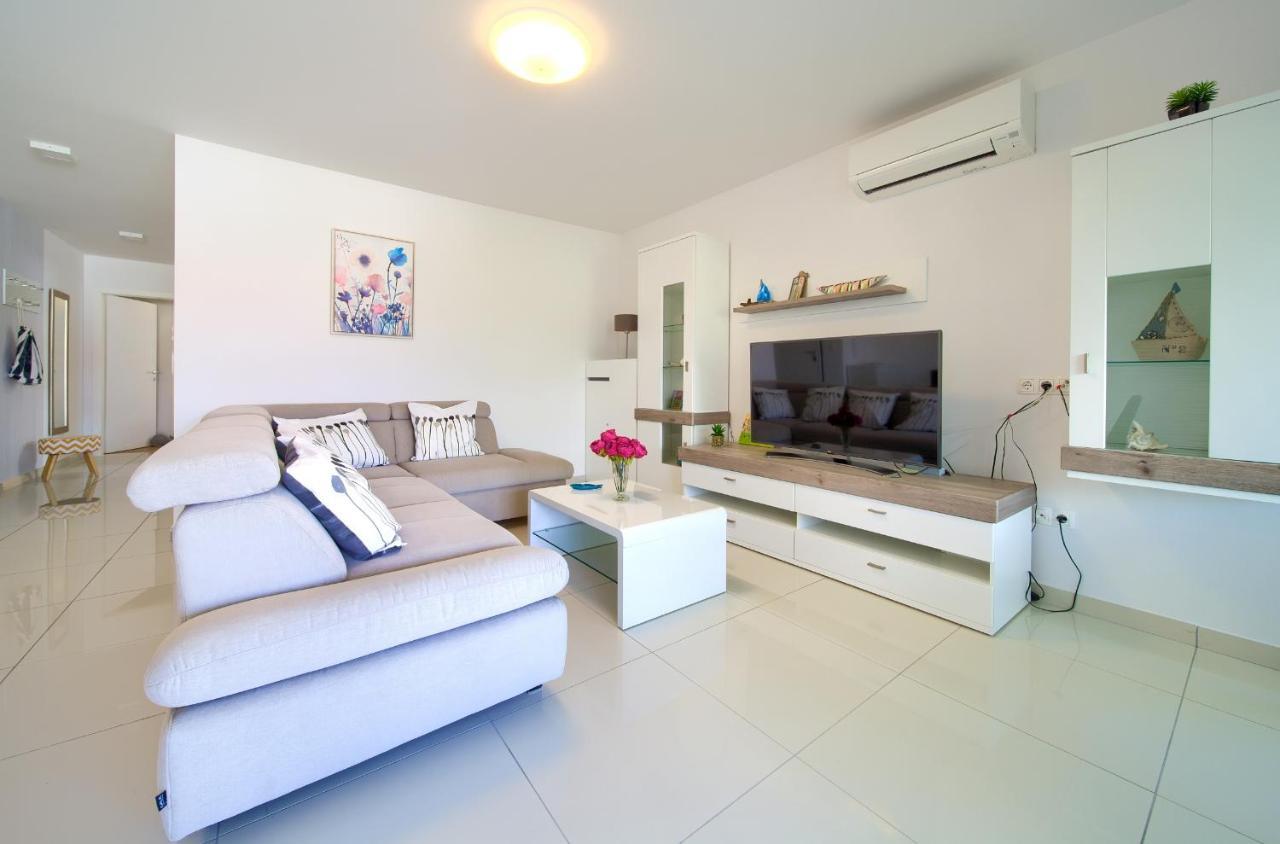 Luxury Apartments Aronia Vantacici Exterior foto